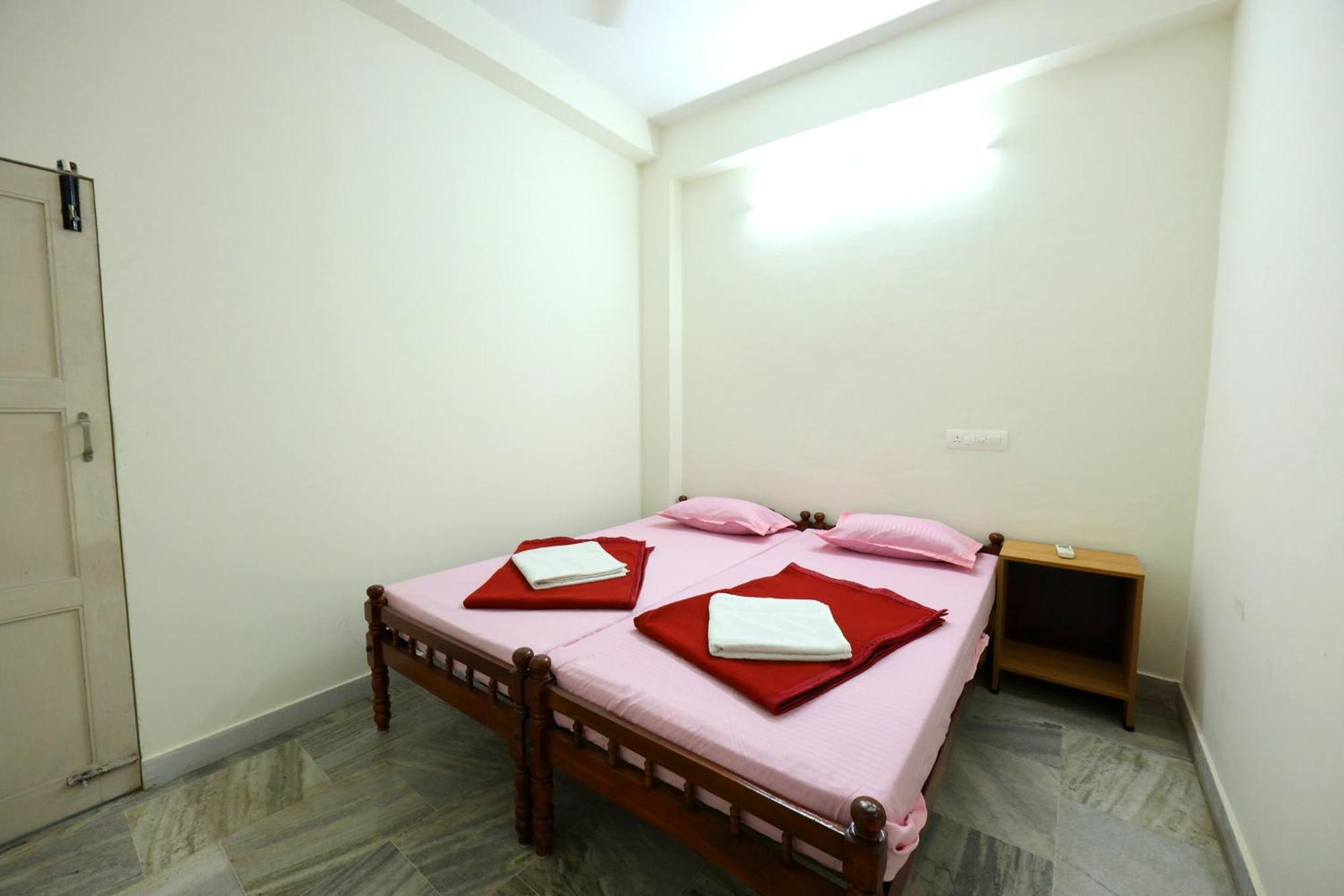 Temple View Residency Hotel Chottanikara Bagian luar foto