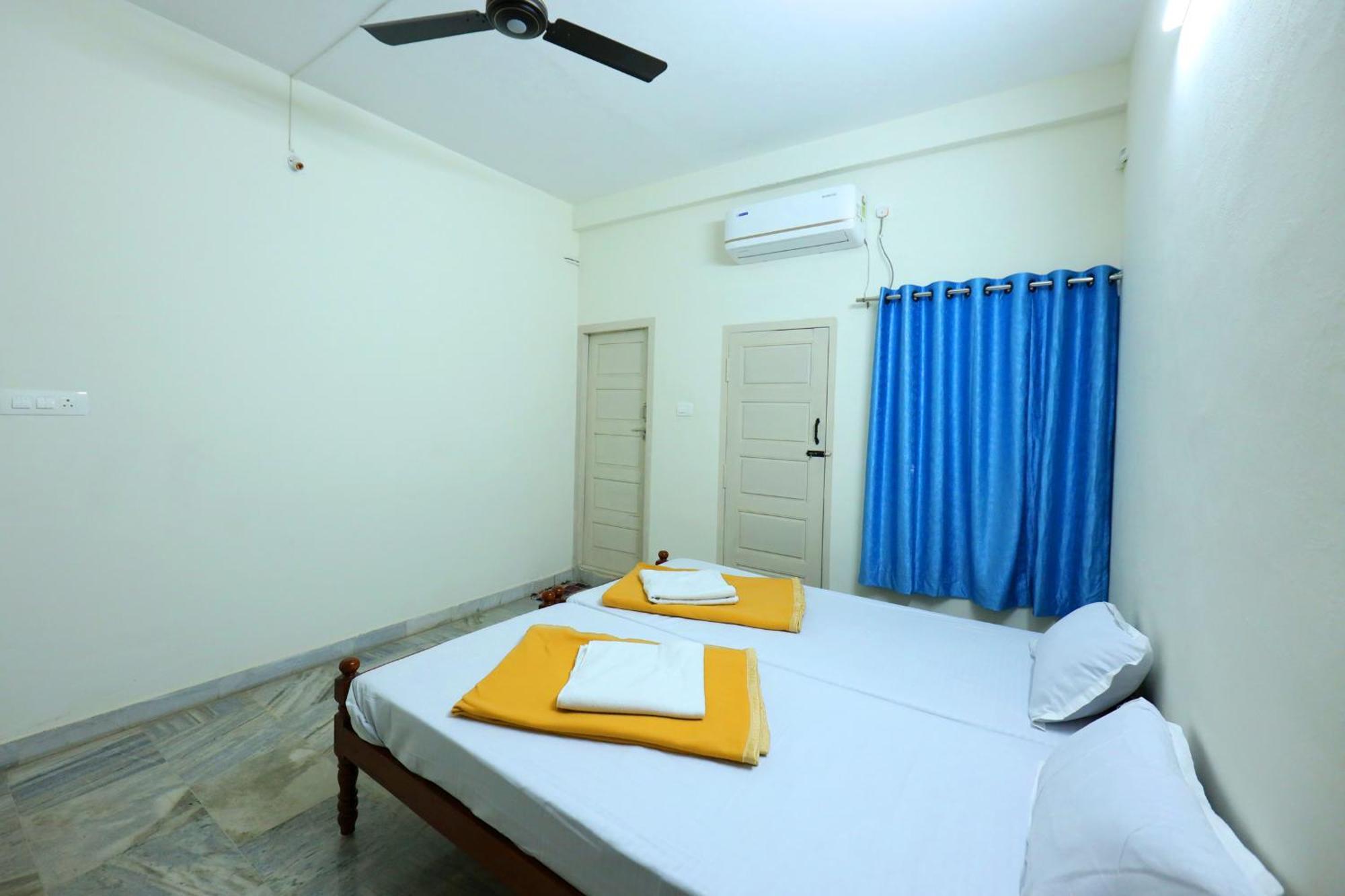 Temple View Residency Hotel Chottanikara Bagian luar foto
