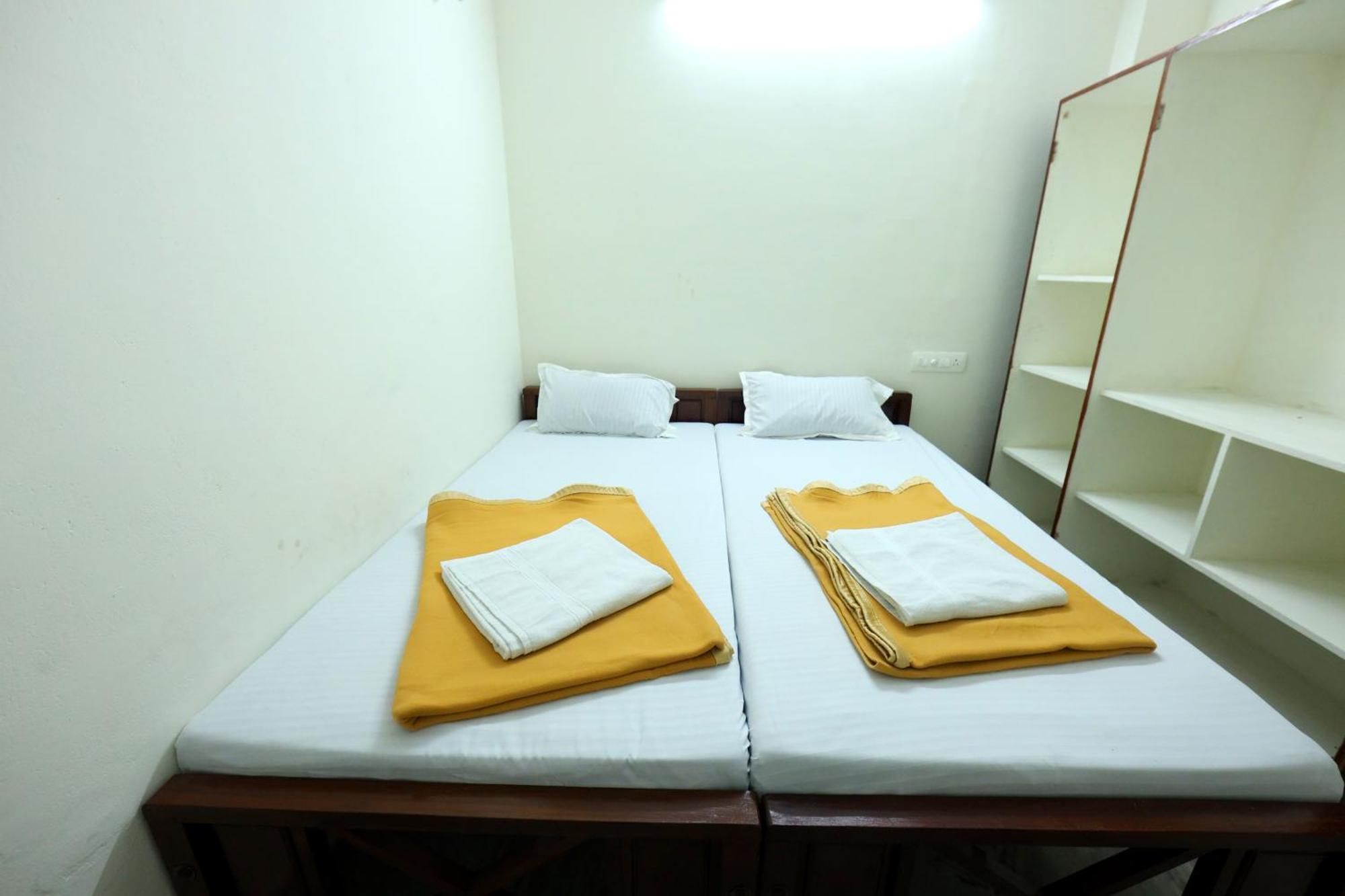 Temple View Residency Hotel Chottanikara Bagian luar foto