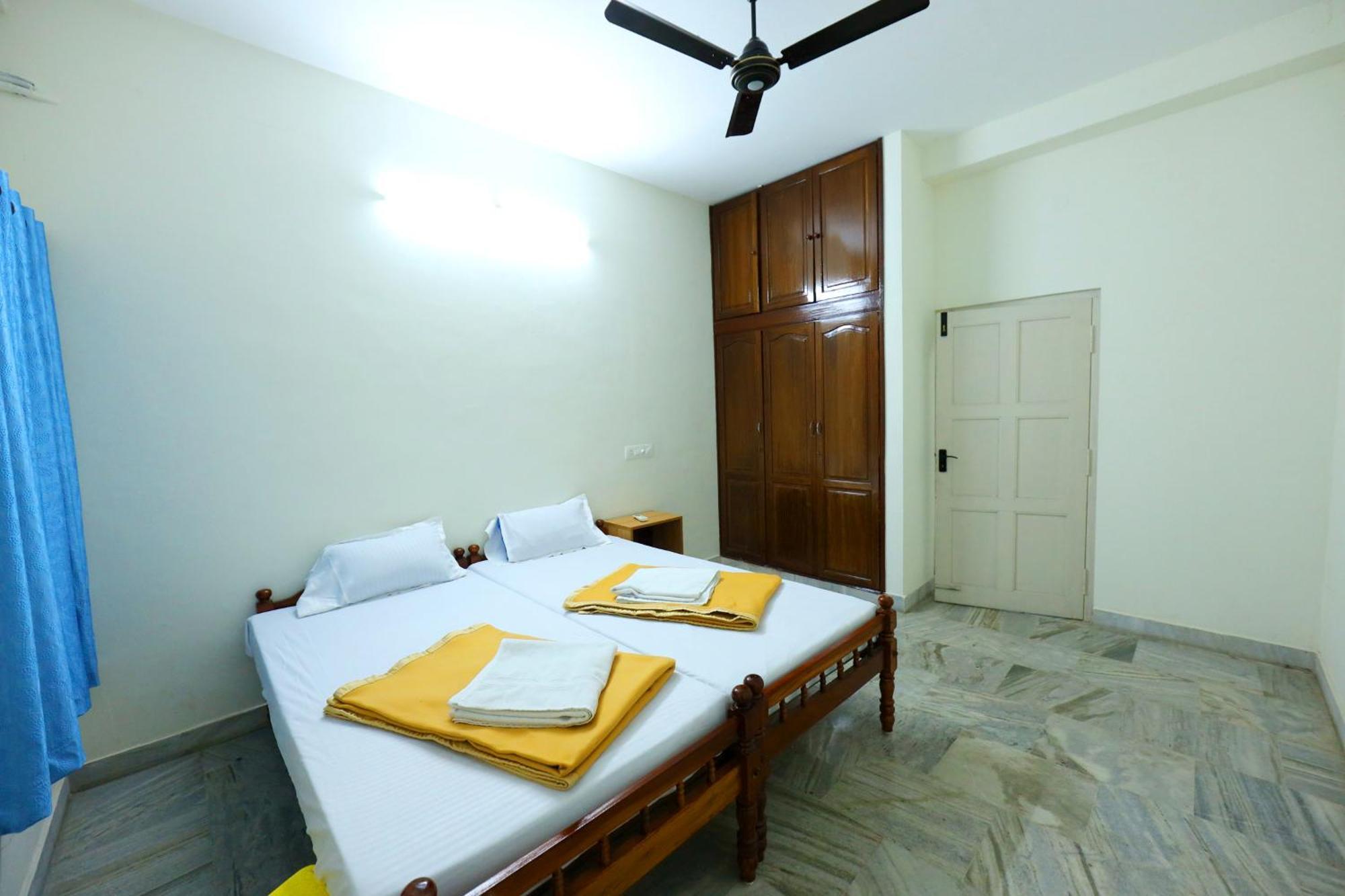 Temple View Residency Hotel Chottanikara Bagian luar foto